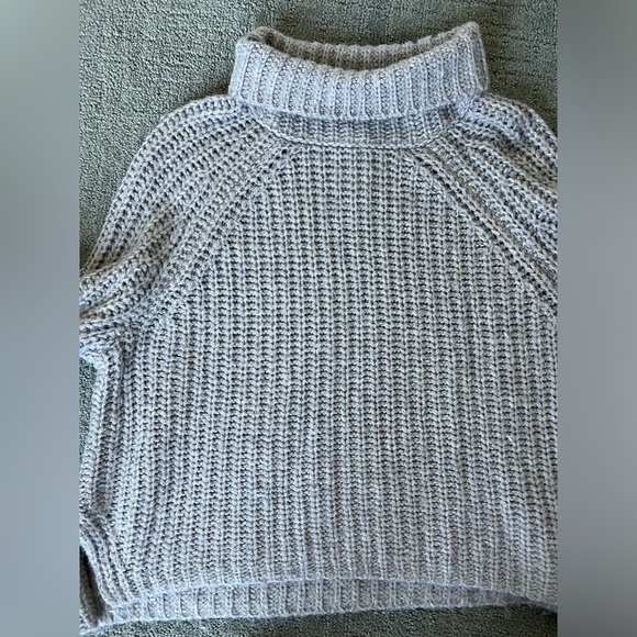 Abercrombie & Fitch Cropped Turtle Neck Sweater - Picture 4 of 6